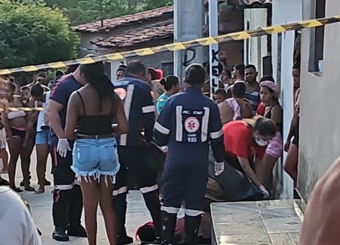 POLÍCIA l Adolescente executado a tiros dentro de casa no km 4