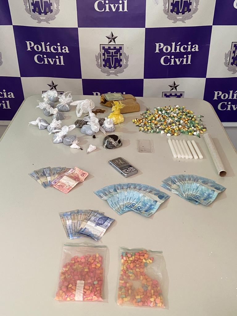 Operação da Polícia Civil apreende drogas no bairro Pompílio Sampaio Operação da Polícia Civil apreende drogas no bairro Pompílio Sampaio