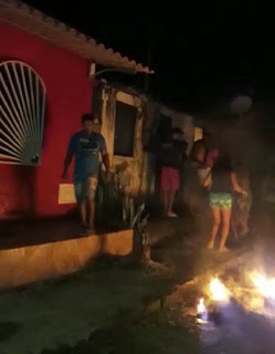 Ibirataia: Casa pega fogo durante visita  política no Corta Jegue