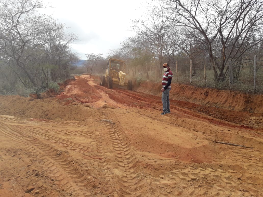 Manoel Vitorino: prefeitura acelera recuperação de estradas da zona rural