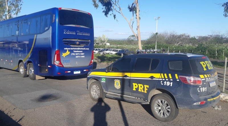 Passageira de ônibus é presa após furtar R$ 100,00 da bolsa de adolescente Passageira de ônibus é presa após furtar R$ 100,00 da bolsa de adolescente