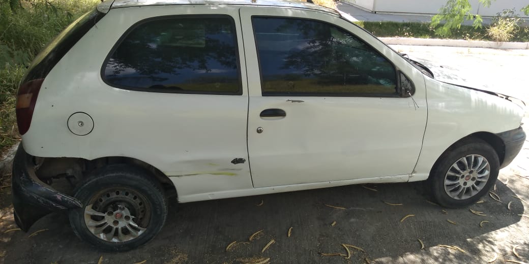 Polícia procura por dono de carro abandonado no Residencial Segredo Polícia procura por dono de carro abandonado no Residencial Segredo