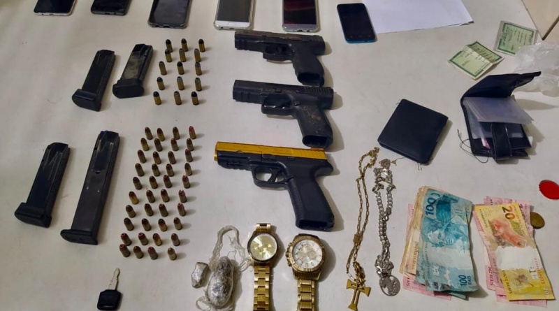 Após praticar assalto bandidos sofrem acidente e são presos pela Polícia Após praticar assalto bandidos sofrem acidente e são presos pela Polícia