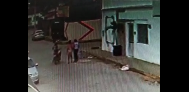 Mulher é assaltada após receber o salário no bairro Jequiezinho