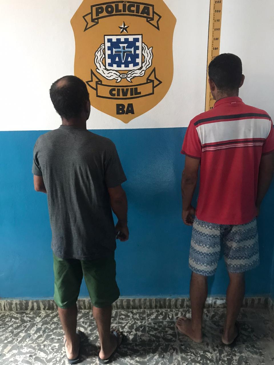 Jitaúna: Polícia Civil prende dupla acusada de matar um homem a golpes de facão Jitaúna: Polícia Civil prende dupla acusada de matar um homem a golpes de facão