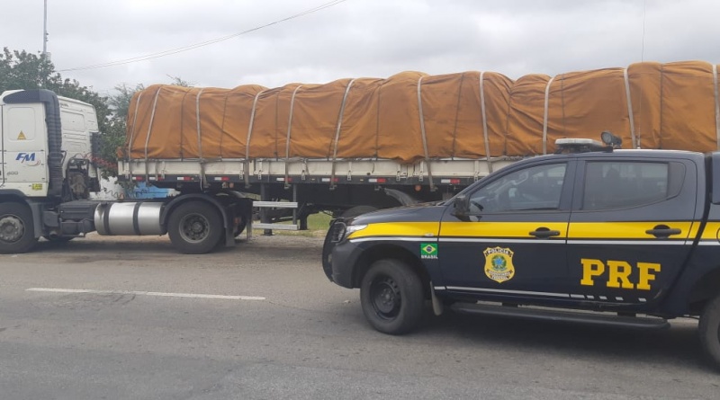 PRF apreende semireboque adulterado na BR 116 em Jequié PRF apreende semireboque adulterado na BR 116 em Jequié