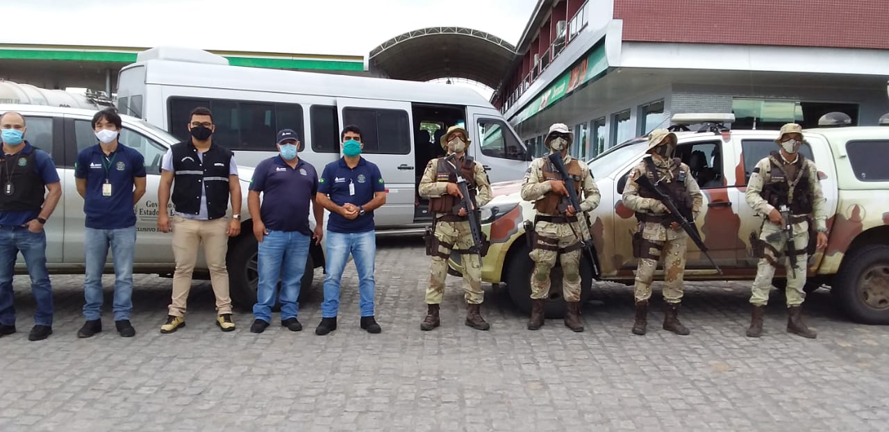 ANTT apreende 10 veículos fazendo transporte clandestino na Bahia ANTT apreende 10 veículos fazendo transporte clandestino na Bahia