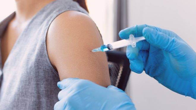 Anvisa prevê uso emergencial de vacina contra Covid-19 apenas no SUS