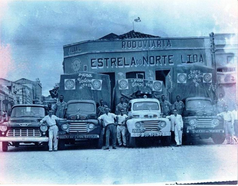 A antiga Rodoviária de Jequié nos Recortes da Memória - Recordar é preciso, viajar em seus antigos ônibus também é preciso A antiga Rodoviária de Jequié nos Recortes da Memória - Recordar é preciso, viajar em seus antigos ônibus também é preciso