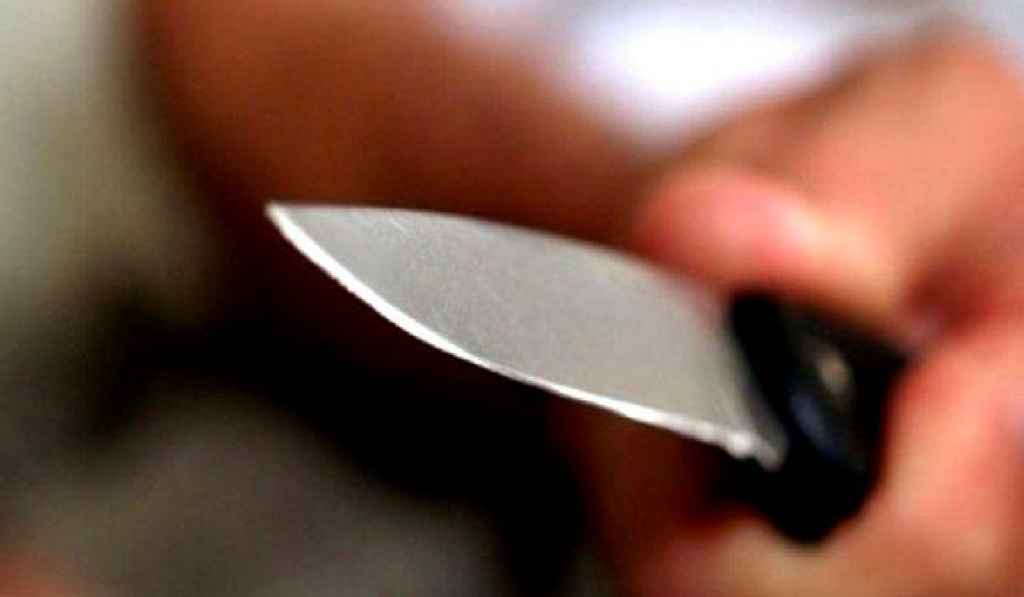 Mulher esfaqueia o marido no bairro Joaquim Romão Mulher esfaqueia o marido no bairro Joaquim Romão