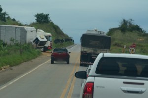 Mais de 36.000 flagrantes de ultrapassagem proibida foram registrados nas estradas federais da Bahia Mais de 36.000 flagrantes de ultrapassagem proibida foram registrados nas estradas federais da Bahia