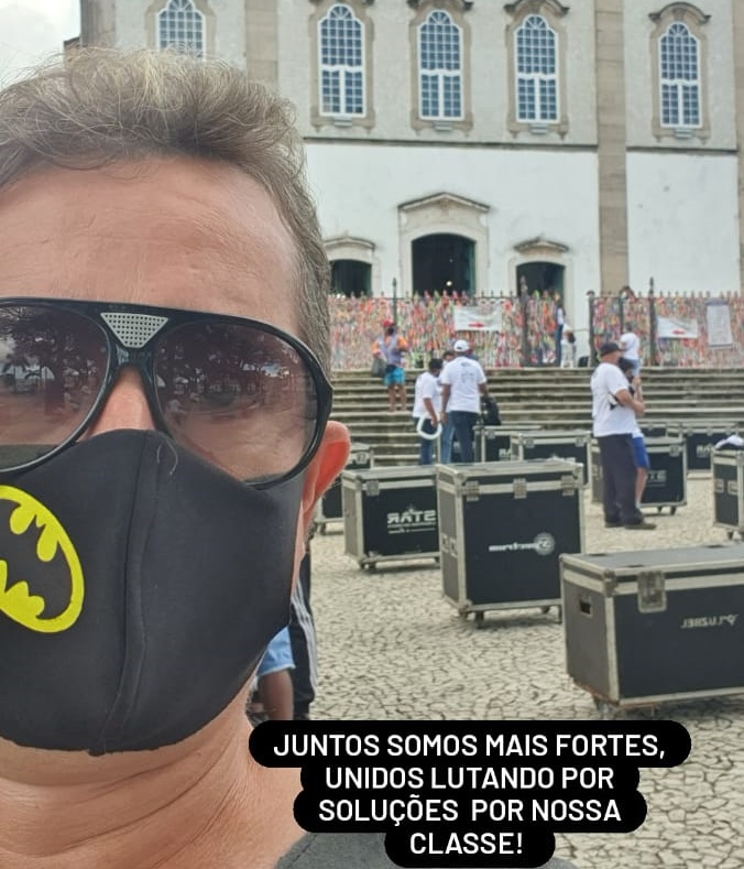 Produtores de eventos fazem manifestação na Igreja do Bomfim, pedindo força e fé para vencer a pandemia