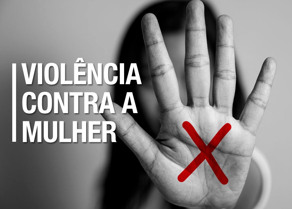 Mulher é agredida pelo marido na porta da delegacia Mulher é agredida pelo marido na porta da delegacia