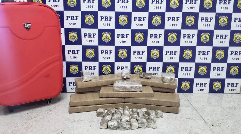 Mulher detida com drogas em ônibus que seguia de São Paulo para Jequié Mulher detida com drogas em ônibus que seguia de São Paulo para Jequié