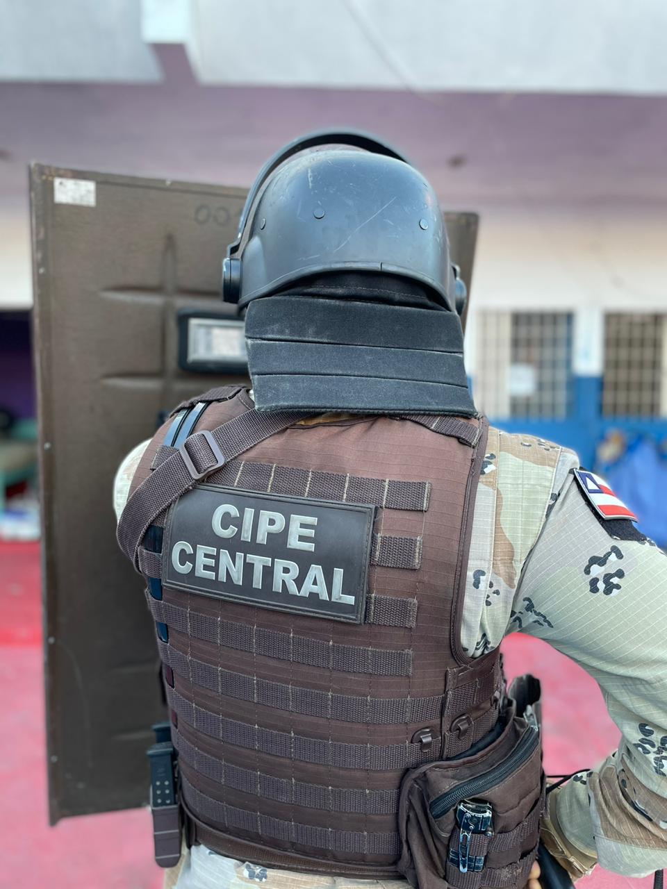 Operação baculejo encontra celulares e armas dentro do Presídio de Jequié Operação baculejo encontra celulares e armas dentro do Presídio de Jequié