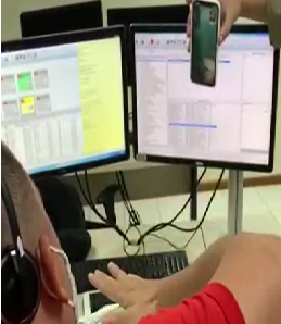 Bombeiro realiza chamada de vídeo para salvar vida de recém-nascida Bombeiro realiza chamada de vídeo para salvar vida de recém-nascida