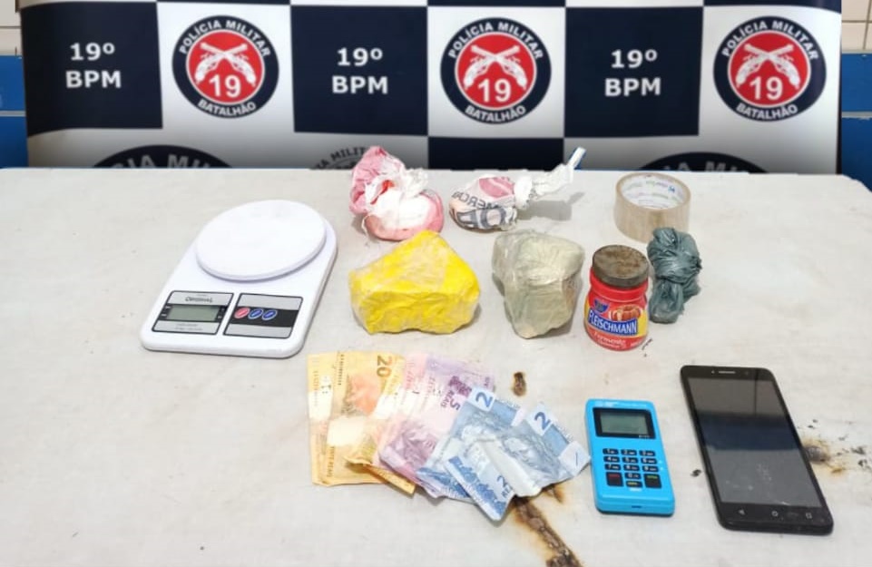 PM deteve suspeito com drogas e munições PM deteve suspeito com drogas e munições