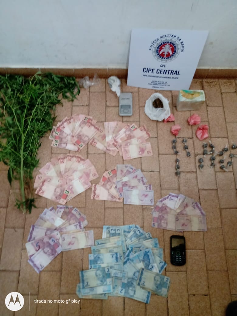 CIPE Central deteve traficante com dinheiro e 8 pés de maconha CIPE Central deteve traficante com dinheiro e 8 pés de maconha