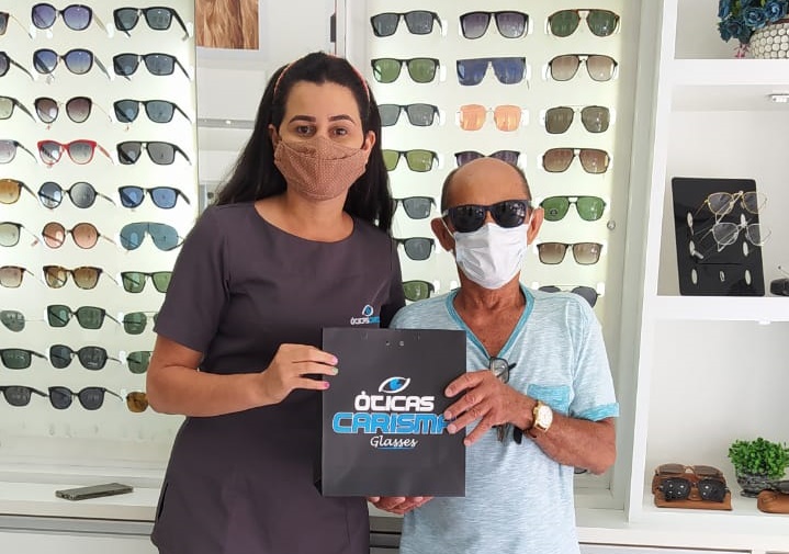 Ouvinte do Página 96 é contemplado com um lindo óculos das Óticas Carisma Ouvinte do Página 96 é contemplado com um lindo óculos das Óticas Carisma