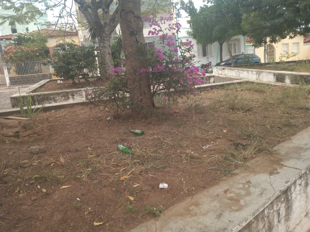 Aqui o povo fala – cidadão denuncia abandono de praça no bairro Campo do América Aqui o povo fala – cidadão denuncia abandono de praça no bairro Campo do América