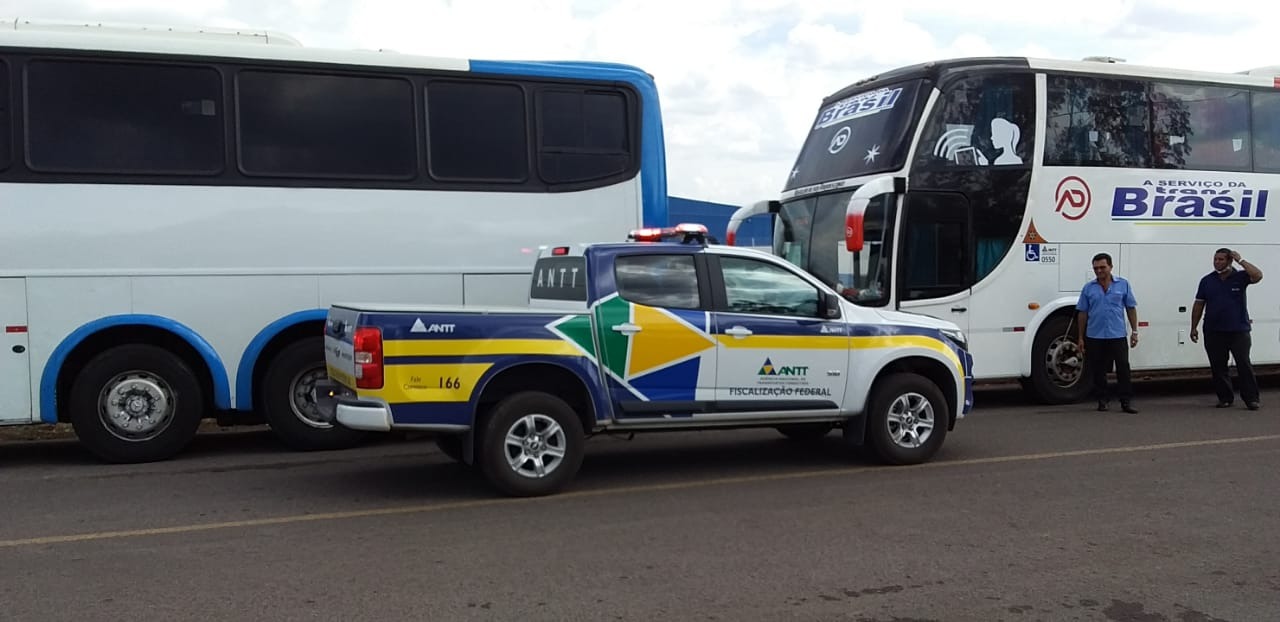 ANTT apreende 10 veículos fazendo transporte clandestino em Barreiras ANTT apreende 10 veículos fazendo transporte clandestino em Barreiras