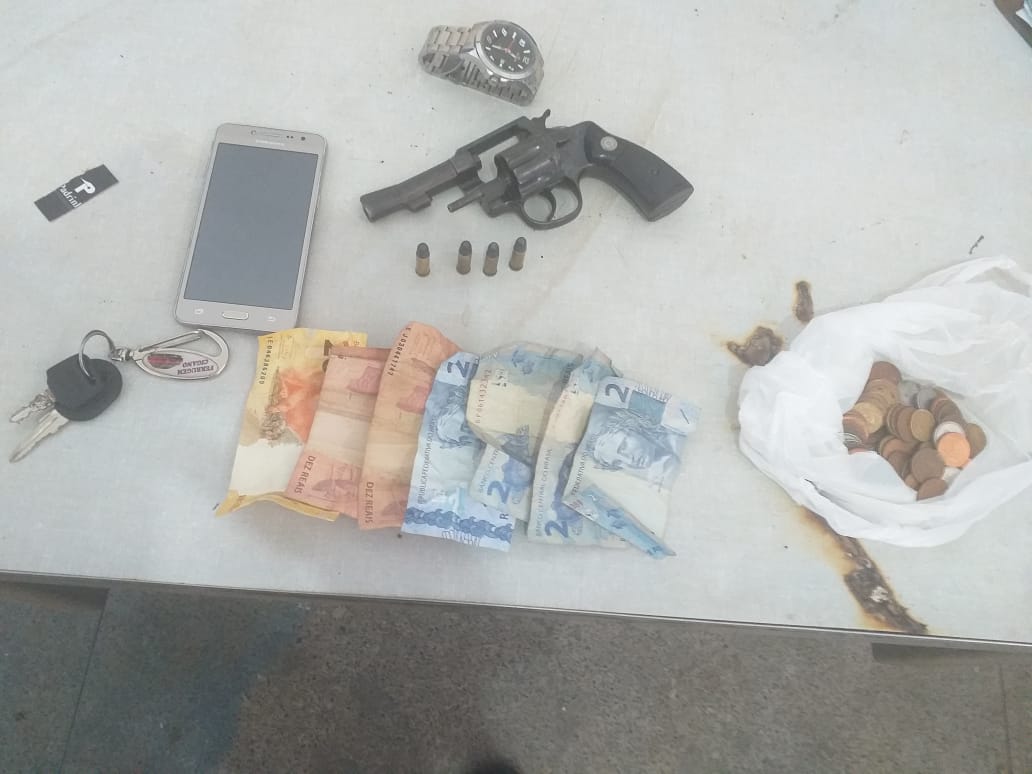 Assaltante é detido após ser perseguido pela vítima em Jequié Assaltante é detido após ser perseguido pela vítima em Jequié