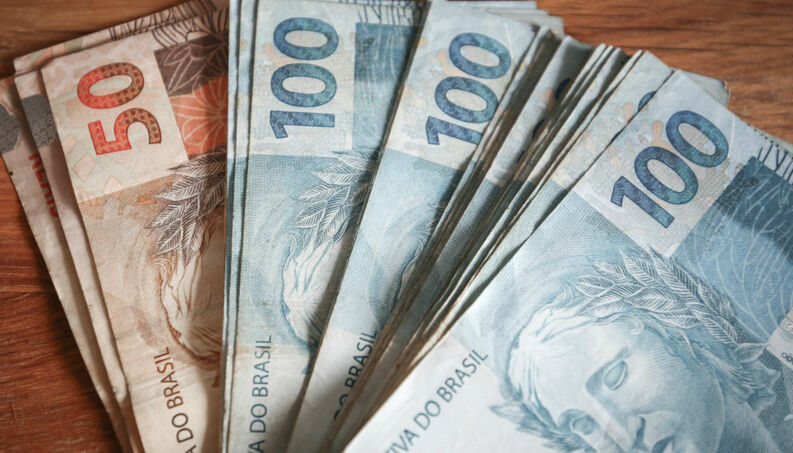 55% dos brasileiros não teriam R$ 200 para uma emergência, aponta PoderData 55% dos brasileiros não teriam R$ 200 para uma emergência, aponta PoderData