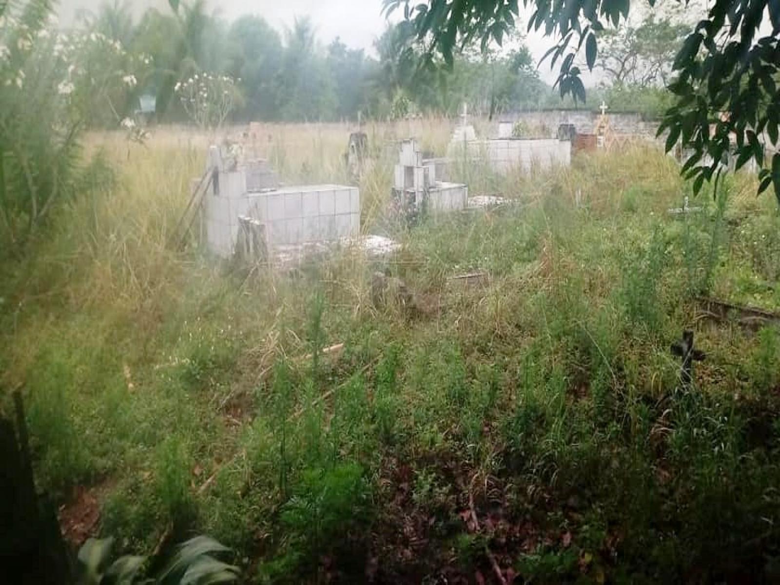 Os mortos merecem respeito, cemitérios de Jequié tomados pela sujeira