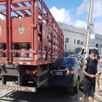Acidente envolvendo dois veículos no Centro de Jequié