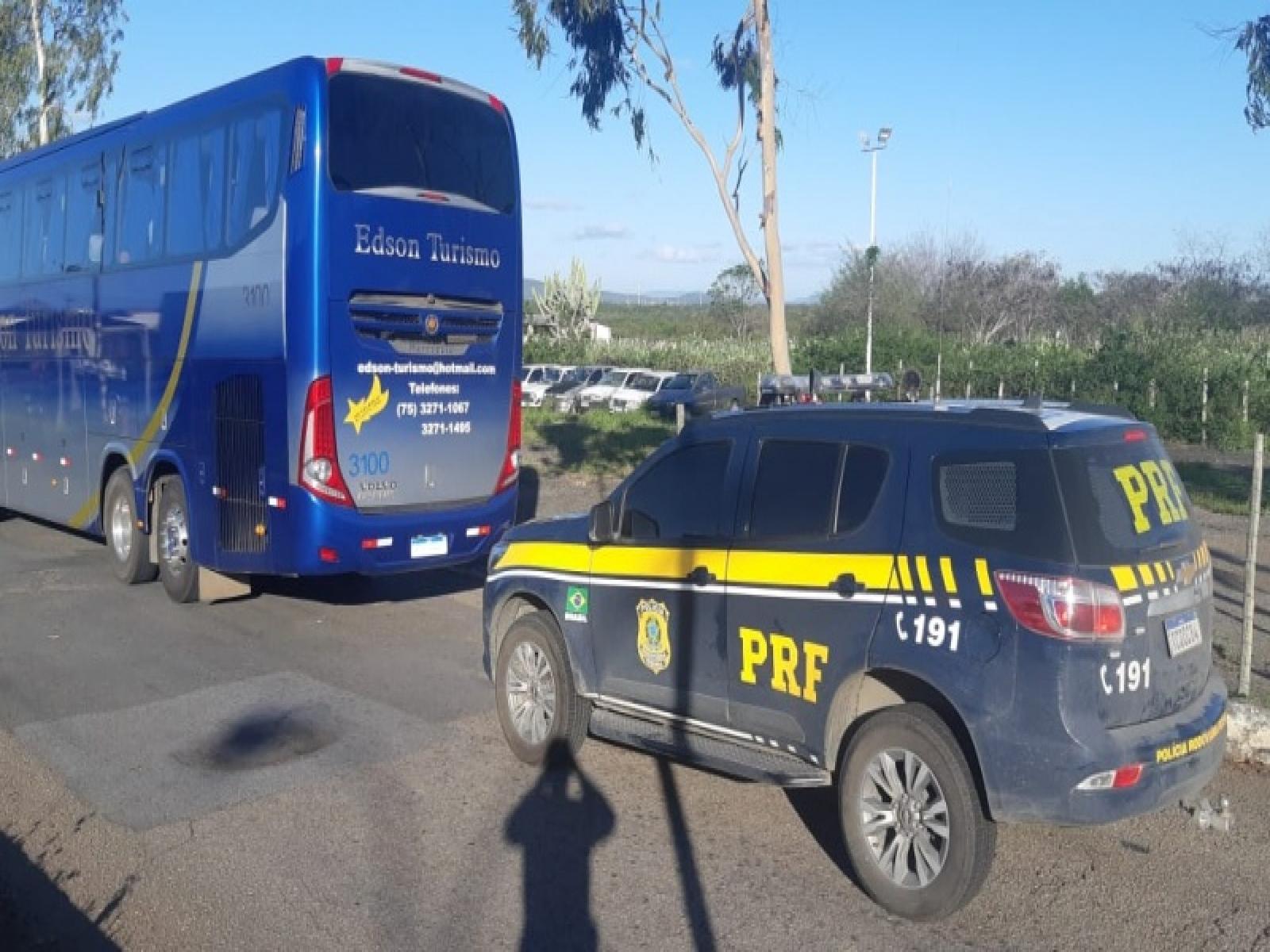 Passageira de ônibus é presa após furtar R$ 100,00 da bolsa de adolescente