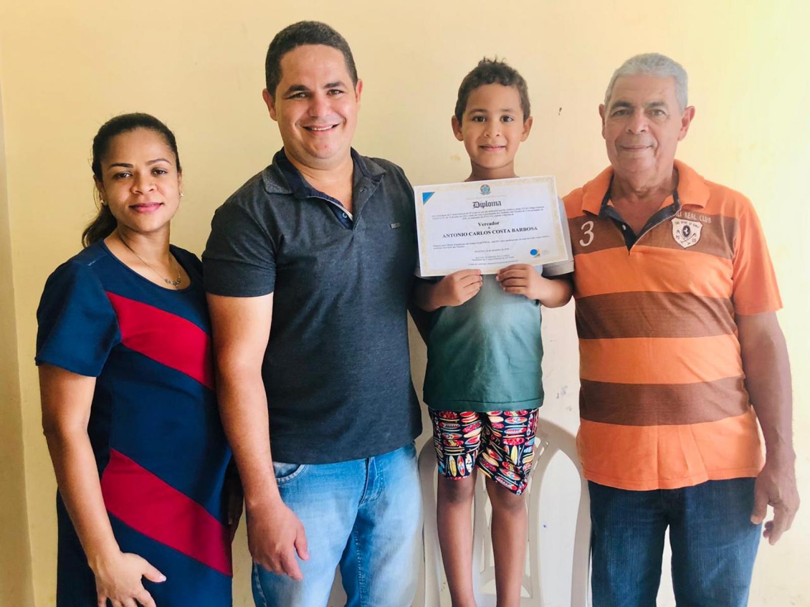 MOTORISTA DE ÔNIBUS ESCOLAR SURPREENDE E É O VEREADOR MAIS VOTADO DE JITAÚNA.