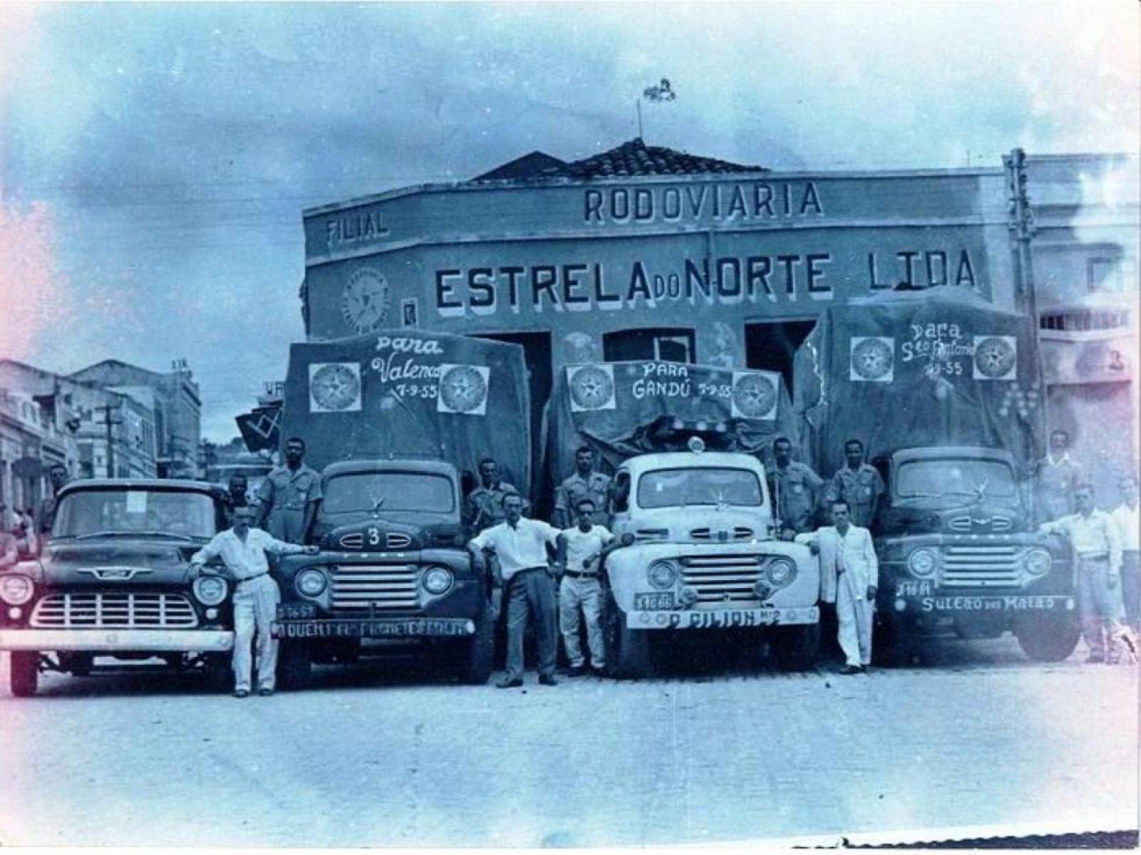 A antiga Rodoviária de Jequié nos Recortes da Memória - Recordar é preciso, viajar em seus antigos ônibus também é preciso