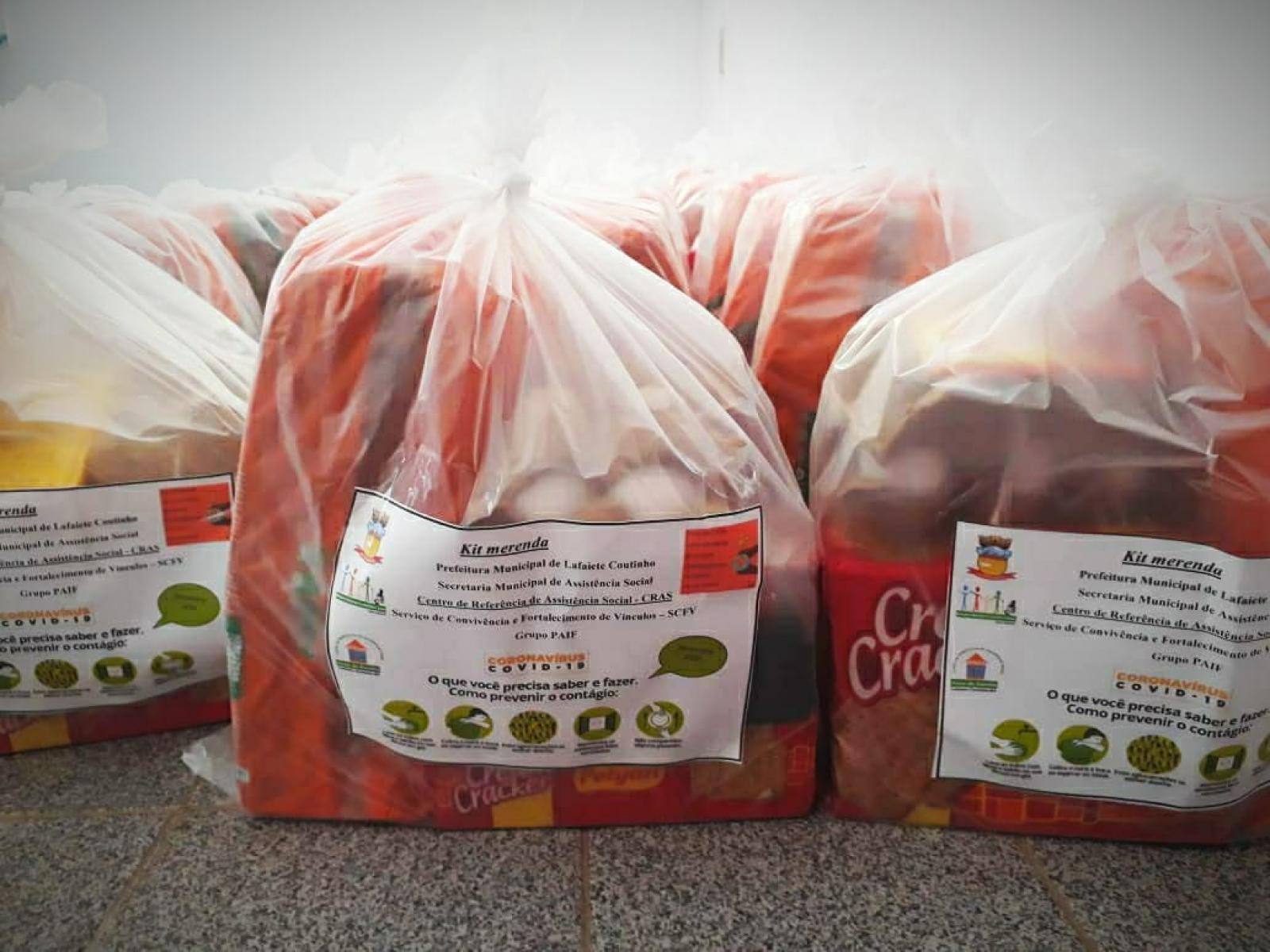 Prefeitura de Lafaiete Coutinho realiza entrega de Kits de alimentos às famílias acompanhadas pela Secretaria de Assistência Social.