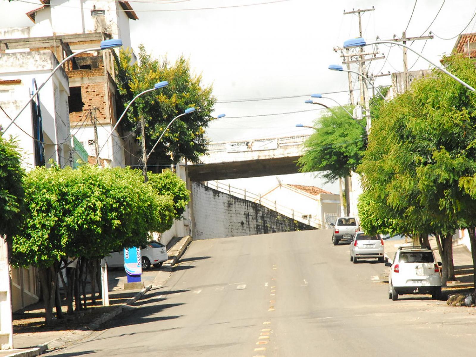 Tentativa de suicídio, uma pessoa se atirou do viaduto na Avenida Rio Branco