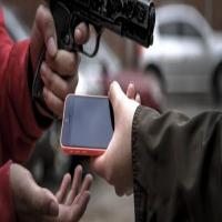 Ladrão entra em estabelecimento e assalta 3 pessoas no Centro de Jequié