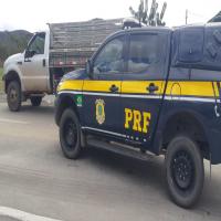 PRF apreende Ford F-4000 adulterada que utilizava identificação veicular de ambulância do Exército