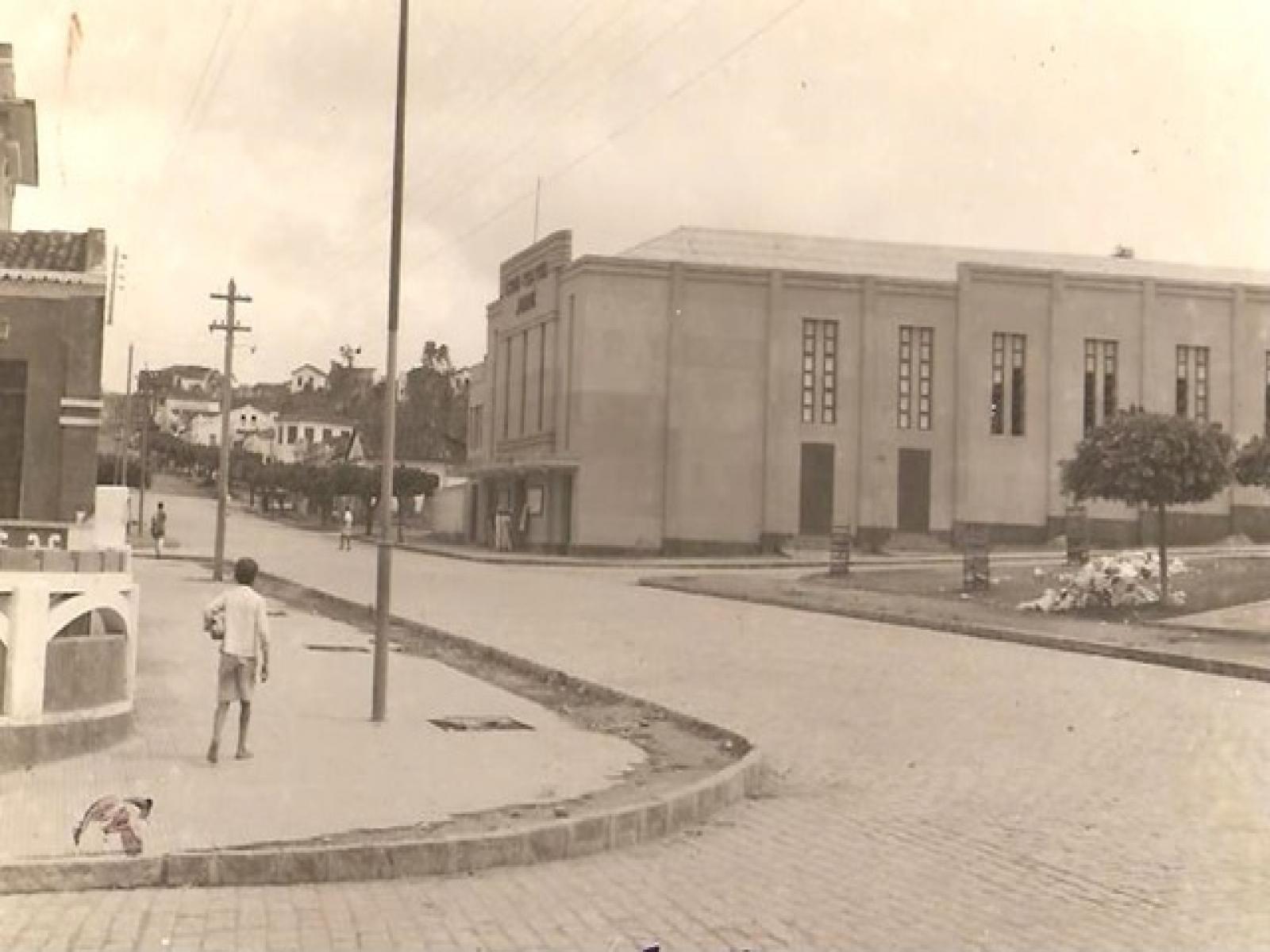 JEQUIÉ, 123 ANOS DE EMANCIPAÇÃO POLÍTICA E HISTÓRIA – ANTIGO CINE JEQUIÉ, UM BELO RECORTE DA MEMÓRIA