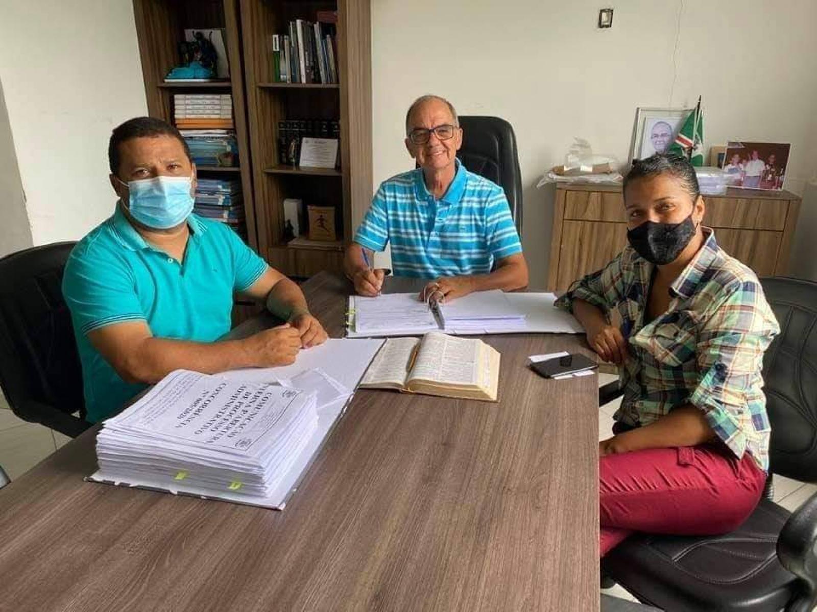 Itagi : Prefeito Dr Olival Andrade assina ordem de serviço para construção de creche no Município.