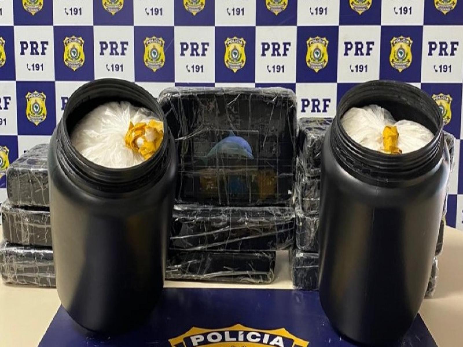 Corrida cancelada: PRF apreende 14 Kg de cocaína e prende taxista por tráfico de drogas
