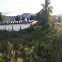 Aqui o povo fala – vizinho denuncia sujeira e matagal no CAIC