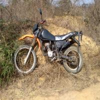 Com placa artesanal e chassi apagado, PRF apreende motocicleta Honda XL250