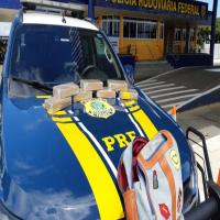 Mulher recebeu 3 mil reais para transportar drogas e acabou sendo presa