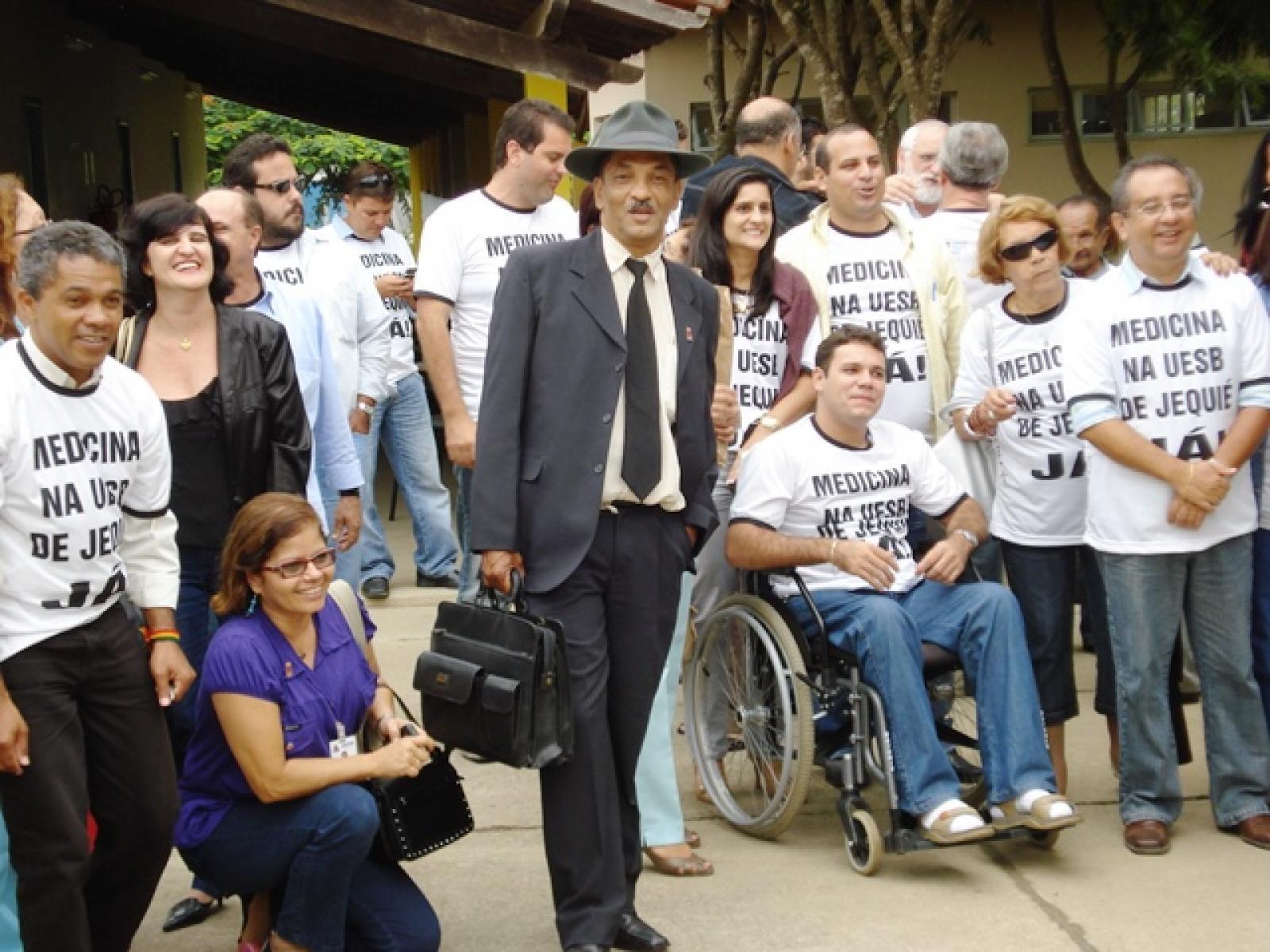Mais uma cena da luta pela criação dos cursos de Medicina, Teatro e Dança, no Campus de Jequié (UESB), em 2008