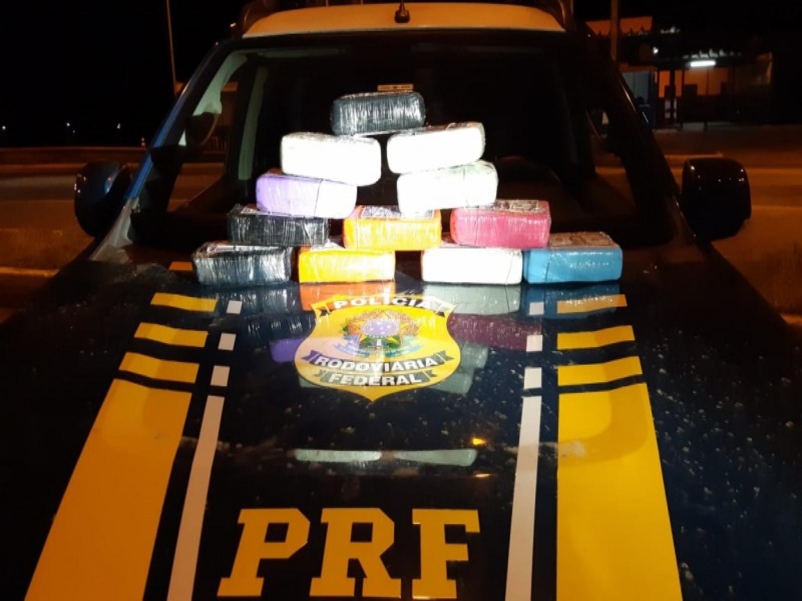 Jequié: PRF apreende 12 Kg de cocaína dentro de estepe de carro