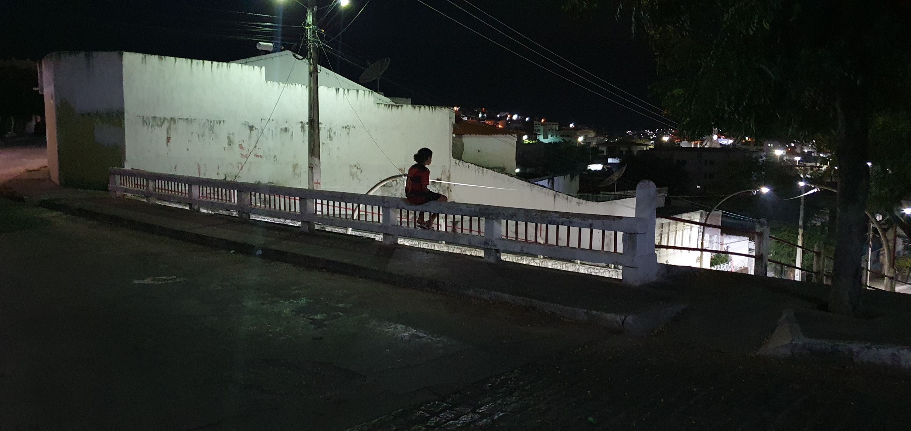 Adolescente já tentou suicídio 5 vezes no viaduto de Jequié Adolescente já tentou suicídio 5 vezes no viaduto de Jequié