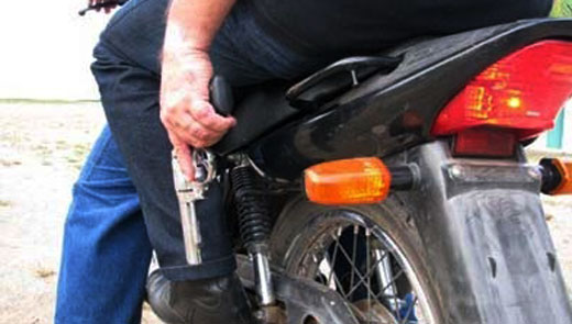 Mototaxista cai no golpe da falsa corrida e teve moto roubada Mototaxista cai no golpe da falsa corrida e teve moto roubada
