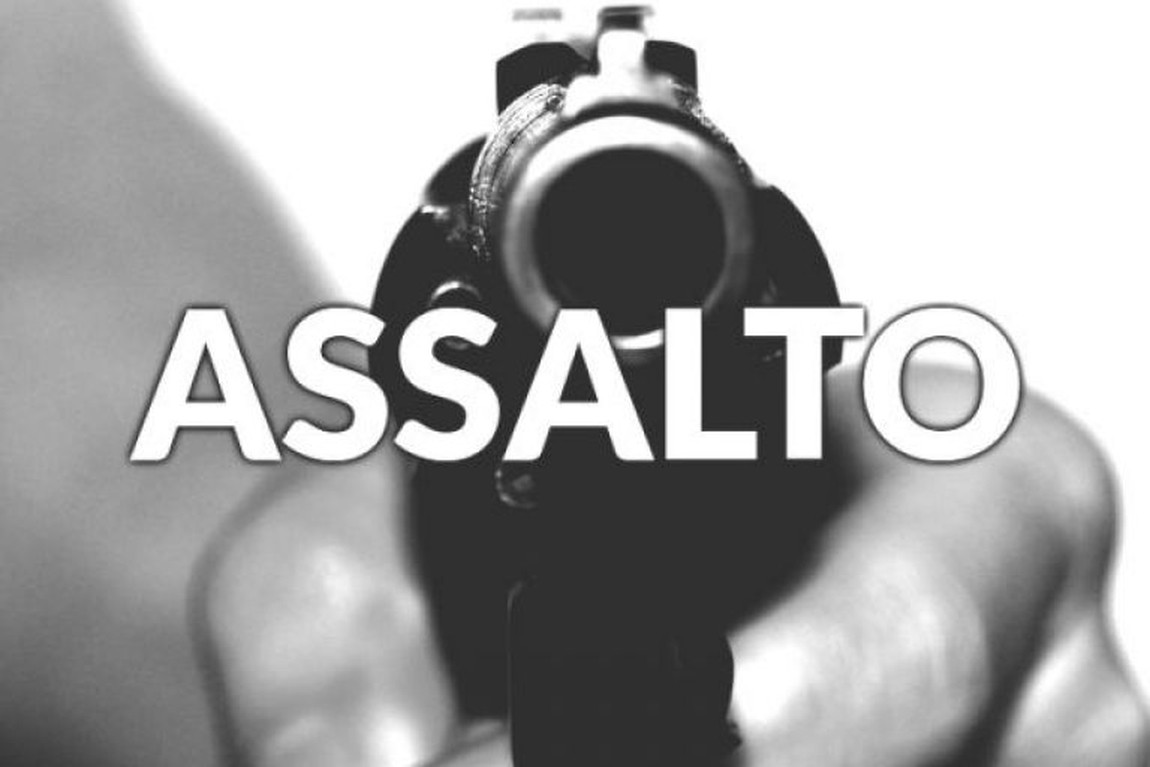 Bandidos desafiam a polícia e assaltam duas lojas no centro de Jequié Bandidos desafiam a polícia e assaltam duas lojas no centro de Jequié