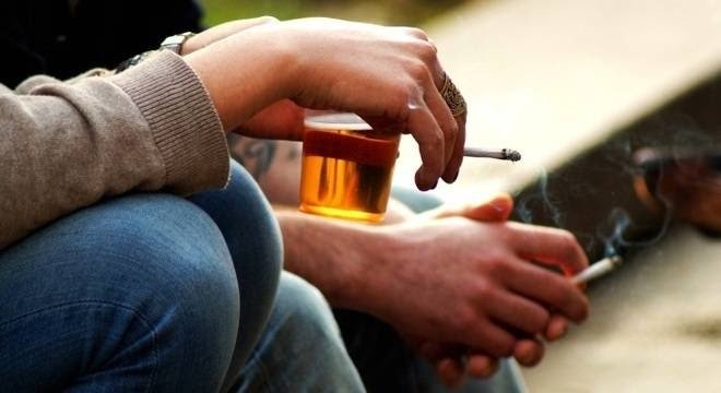 Aumento do consumo de álcool na pandemia pode levar à dependência e outros problemas de saúde Aumento do consumo de álcool na pandemia pode levar à dependência e outros problemas de saúde