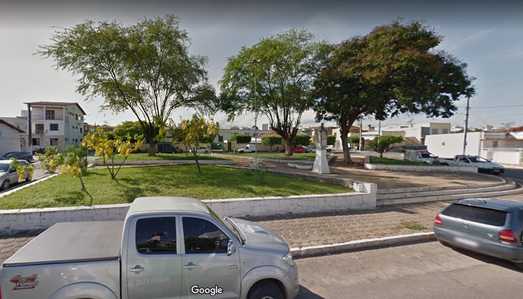 Joaquim Caíres solicita modernização da Praça Vicente Grillo