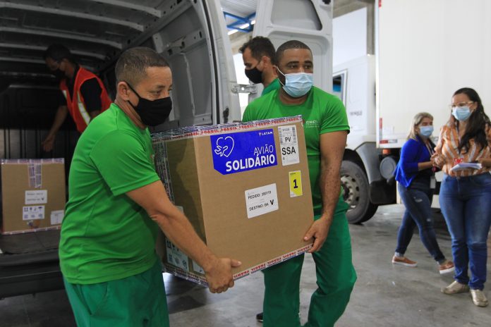 Bahia recebe primeiro lote de vacinas da Pfizer e mais 405 mil doses da AstraZeneca Bahia recebe primeiro lote de vacinas da Pfizer e mais 405 mil doses da AstraZeneca